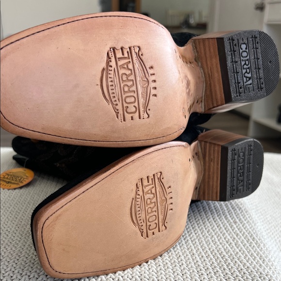 Corral Women's Black and Brown Heeled Boots - Picture 9 of 10